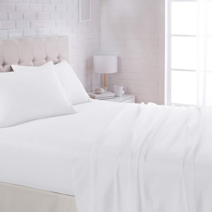 Amazon Basics - 4-Piece Microfiber Lightweight Wrinkle-free Bed Sheet Set, Super Soft Easy Care, 14'' Deep Pockets, Queen, Bright White, Solid