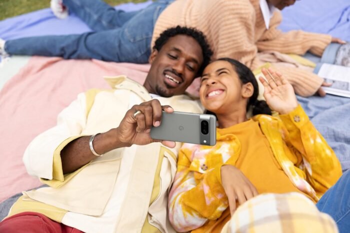 Google Pixel 8 - Unlocked Android Smartphone with Advanced Pixel Camera, 24-Hour Battery, and Powerful Security - Obsidian - 128 GB - Image 2