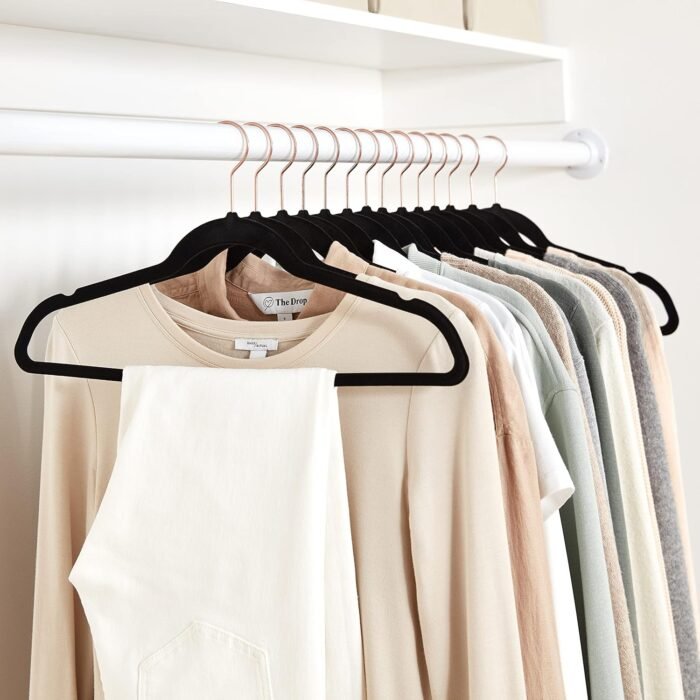 Amazon Basics Slim, Velvet, Non-Slip Suit Clothes Hangers, Black/Rose Gold - Pack of 100 - Image 6